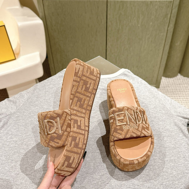 FENDI 26S PLATFORM SANDALS IN LIGHT BROWN FABRIC