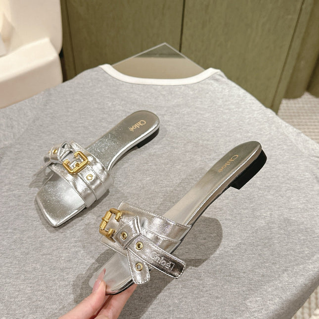 CHLOÉ 26S SLIDE SANDALS IN SILVER LAMBSKIN