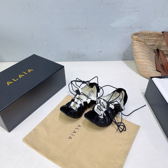ALAIA 26S LACE-UP BALLET FLATS IN BLACK LAMBSKIN AND SUEDE