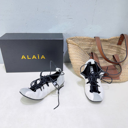 ALAIA 26S LACE-UP BALLET FLATS IN WHITE LAMBSKIN AND GREY SUEDE