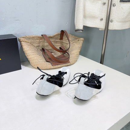 ALAIA 26S LACE-UP BALLET FLATS IN WHITE LAMBSKIN AND GREY SUEDE