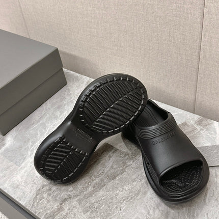 POOL CROCS SLIDE SANDAL IN BLACK RUBBER