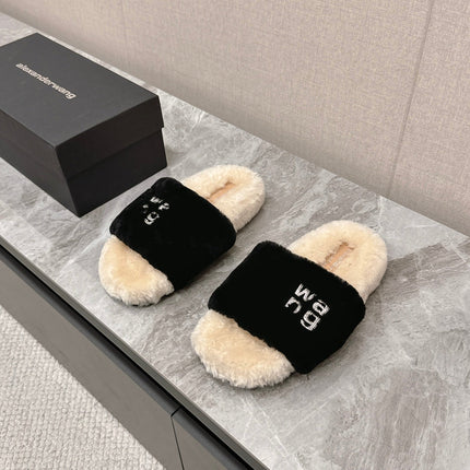 THICK-SOLED SLIPPERS IN BLACK MIX BISQUE BEIGE FLEECE