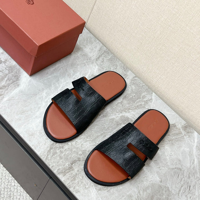LP 26S CLASSIC H-CUT SLIDES IN BLACK GRAINED CALFSKIN