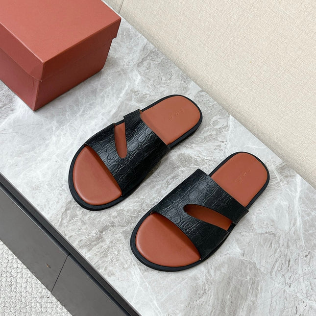 LP 26S CUTOUT SLIDES IN BLACK GRAINED CALFSKIN
