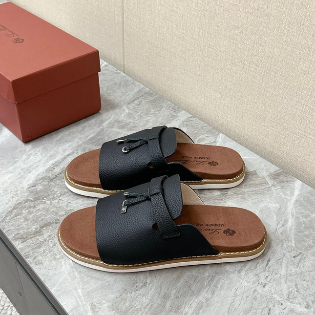 LP 26S LOCK CHARM SLIDES IN BLACK CALFSKIN SILVER HARDWARE
