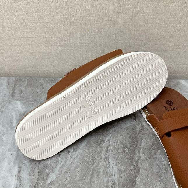LP 26S LOCK CHARM SLIDES IN CARAMEL BROWN CALFSKIN SILVER HARDWARE