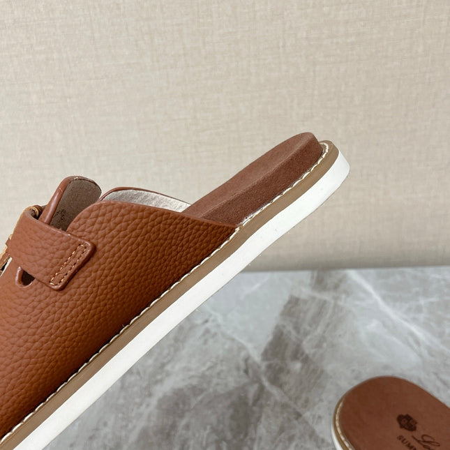 LP 26S LOCK CHARM SLIDES IN CARAMEL BROWN CALFSKIN SILVER HARDWARE
