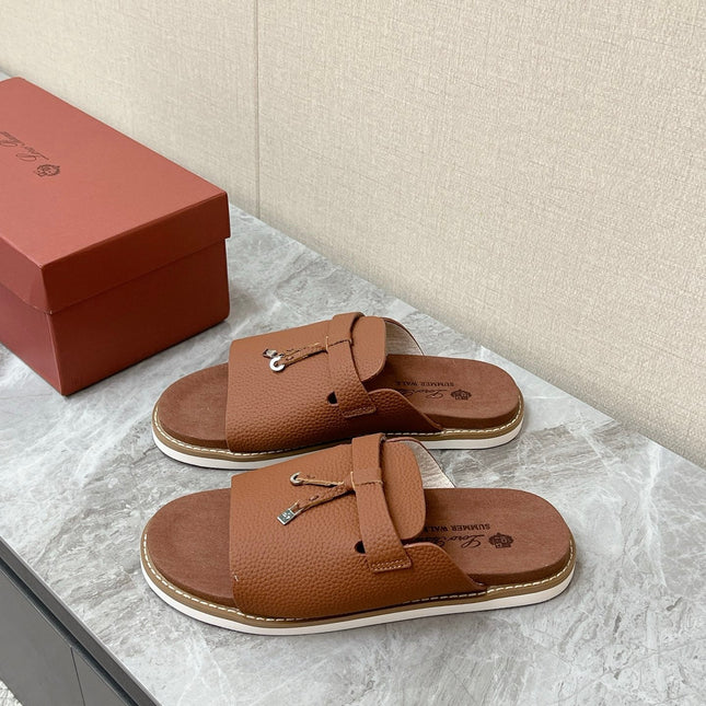 LP 26S LOCK CHARM SLIDES IN CARAMEL BROWN CALFSKIN SILVER HARDWARE