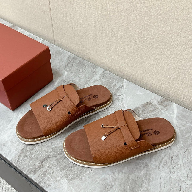 LP 26S LOCK CHARM SLIDES IN CARAMEL BROWN CALFSKIN SILVER HARDWARE