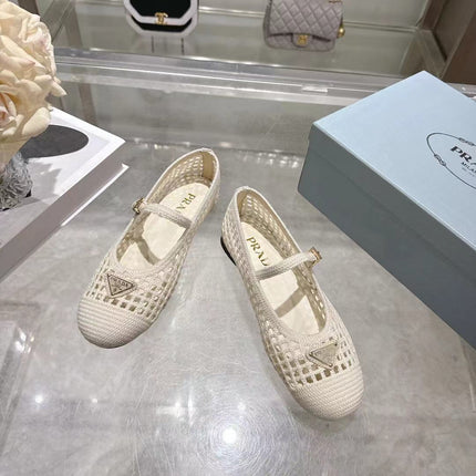 PRADA 26S LOGO PLAQUE MARY JANE FLATS IN WHITE WOVEN FIBER
