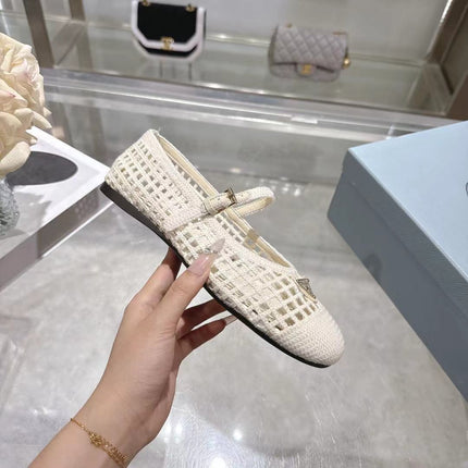 PRADA 26S LOGO PLAQUE MARY JANE FLATS IN WHITE WOVEN FIBER