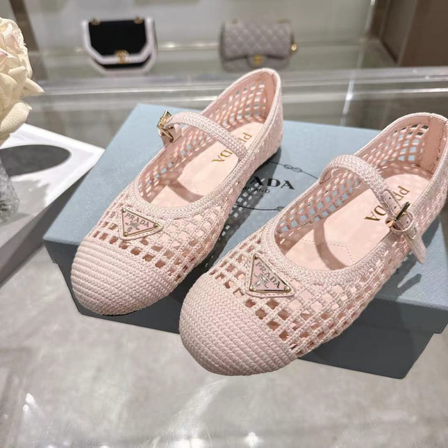 PRADA 26S LOGO PLAQUE MARY JANE FLATS IN LIGHT PINK WOVEN FIBER