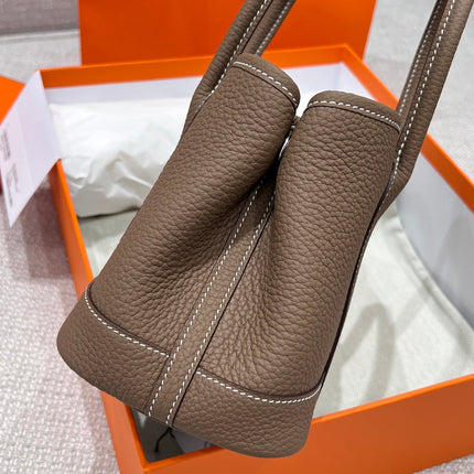 GARDEN PARTY 23CM IN DARK BROWN CALFSKIN