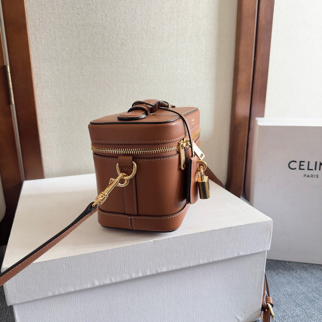 VANITY 18 IN SADDLE BROWN SMOOTH CALFSKIN GOLD HARDWARE