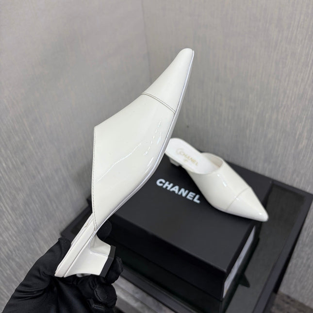 LV 26S HIGH-HEELED MULES 40 MM IN WHITE PATENT CALFSKIN