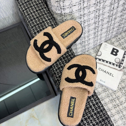 CHANEL 26S SLIDE SANDALS IN BLACK AND BEIGE SHEARLING OPEN TOE
