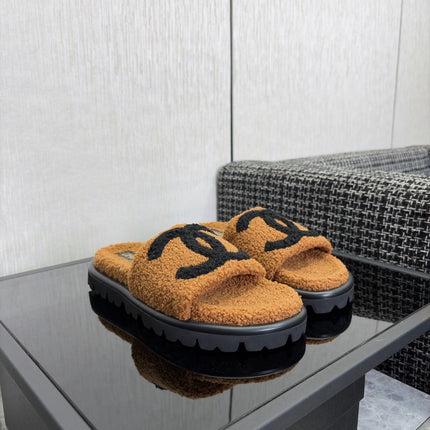 CHANEL 26S SLIDE SANDALS IN BLACK AND CAMEL SHEARLING OPEN TOE