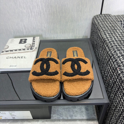 CHANEL 26S SLIDE SANDALS IN BLACK AND CAMEL SHEARLING OPEN TOE