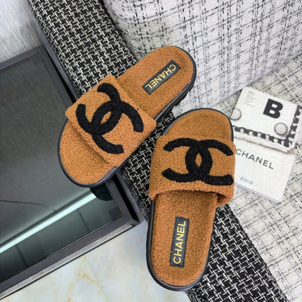 CHANEL 26S SLIDE SANDALS IN BLACK AND CAMEL SHEARLING OPEN TOE