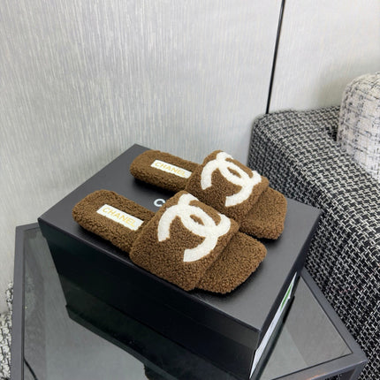 CHANEL 26S SLIDE SANDALS IN BROWN AND WHITE SHEARLING SQUARE TOE