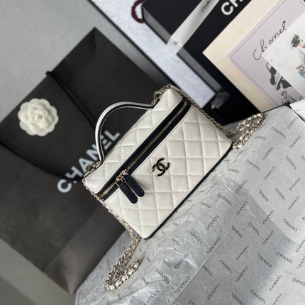 CHANEL 26S VANITY BAG 19 IN WHITE QUILTED LAMBSKIN SILVER HARDWARE