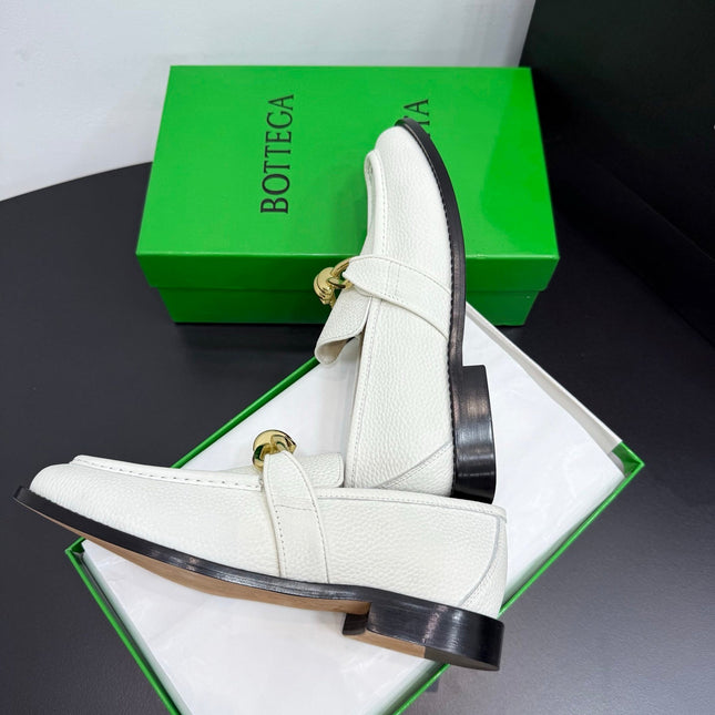 BOTTEGA VENETA 26S LOAFERS IN WHITE GRAINED CALFSKIN WITH GOLD HARDWARE