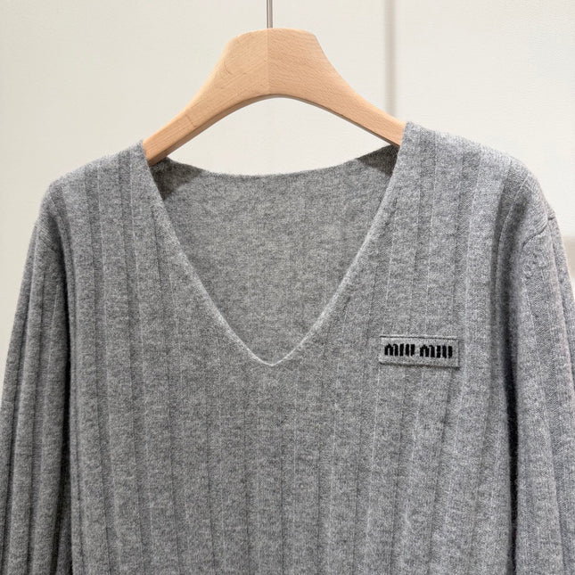 MIUMIU V-NECK SWEATER STYLE 761