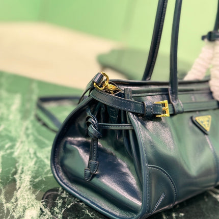 HANDBAG 32 IN BLACK SOFT SMOOTH LAMBSKIN