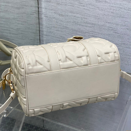 GROOVE 25 BAG IN WHITE CREAM MACROCANNAGE CALFSKIN WITH GOLD HARDWARE
