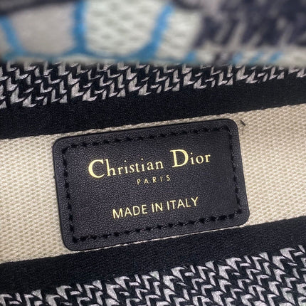 DIOR 25S SMALL LADY D-LITE BAG 24 IN BLUE AND WHITE CANVAS FLORAL EMBROIDERY