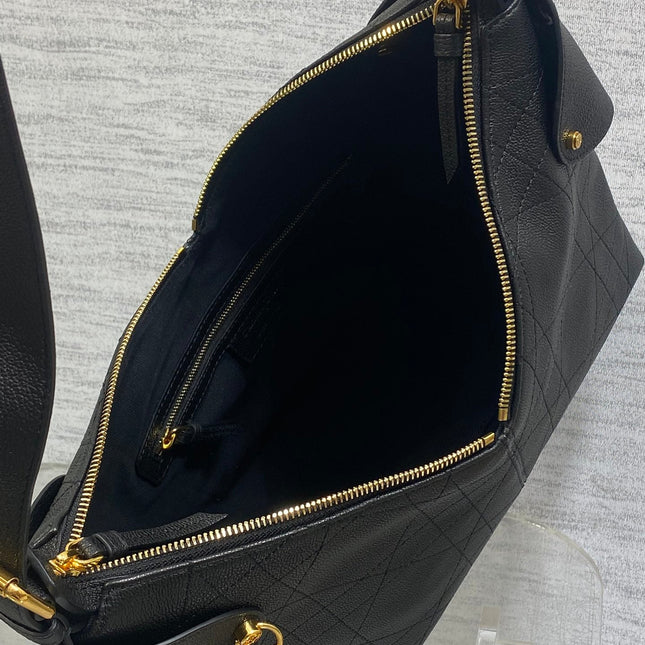 DIOR 25S MEDIUM VOYAGE BAG 28 IN BLACK FLAT MACROCANNAGE GRAINED CALFSKIN