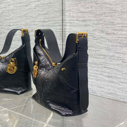 DIOR 25S SMALL VOYAGE BAG 23 IN BLACK FLAT MACROCANNAGE GRAINED GLOSSY CALFSKIN
