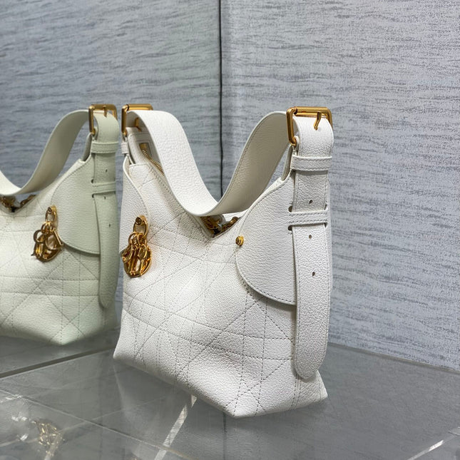 DIOR 25S SMALL VOYAGE BAG 23 IN IVORY FLAT MACROCANNAGE GRAINED CALFSKIN