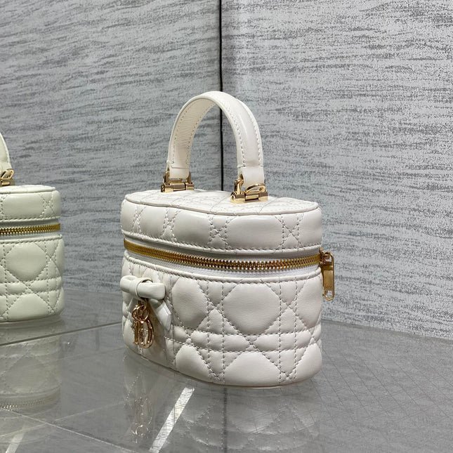 DIOR 26S MINI VANITY 17 IN WHITE LAMBSKIN