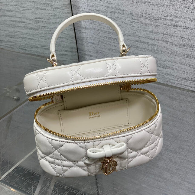 DIOR 26S MINI VANITY 17 IN WHITE LAMBSKIN