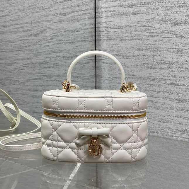 DIOR 26S MINI VANITY 17 IN WHITE LAMBSKIN