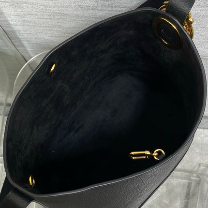 DIOR 26S MEDAILLON BUCKET BAG 26 IN BLACK CALFSKIN