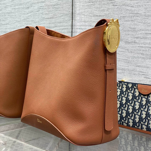 DIOR 26S MEDAILLON BUCKET BAG 26 IN LIGHT BROWN CALFSKIN