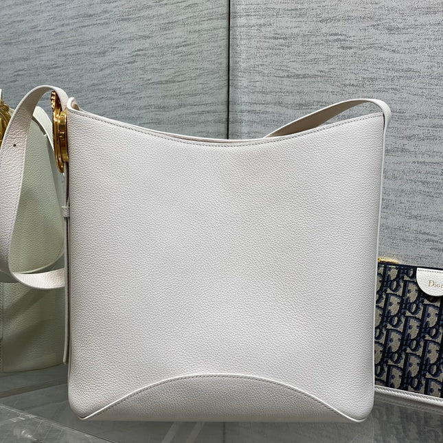 DIOR 26S MEDAILLON BUCKET BAG 26 IN WHITE CALFSKIN