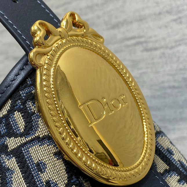 DIOR 26S MEDAILLON BUCKET BAG 26 IN BLACK OBLIQUE JACQUARD