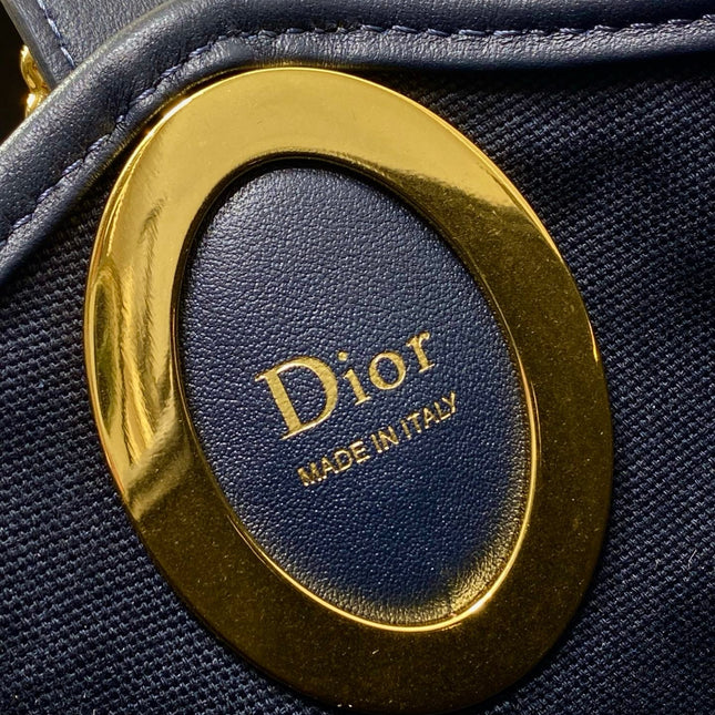DIOR 26S MEDAILLON BUCKET BAG 26 IN BLACK OBLIQUE JACQUARD