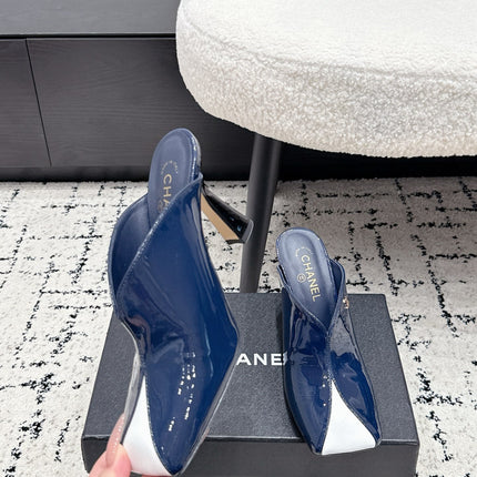 CHANEL 26S SQUARE-TOE HEELED MULES 95 MM IN CREAM MIX NAVY BLUE PATENT LAMBSKIN