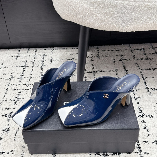 CHANEL 26S SQUARE-TOE HEELED MULES 95 MM IN CREAM MIX NAVY BLUE PATENT LAMBSKIN