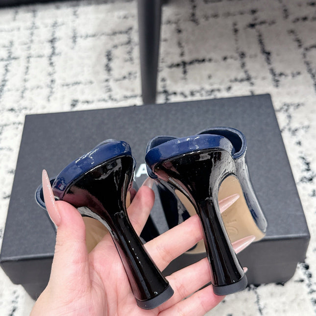 CHANEL 26S SQUARE-TOE HEELED MULES 95 MM IN CREAM MIX NAVY BLUE PATENT LAMBSKIN