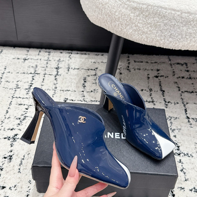 CHANEL 26S SQUARE-TOE HEELED MULES 95 MM IN CREAM MIX NAVY BLUE PATENT LAMBSKIN