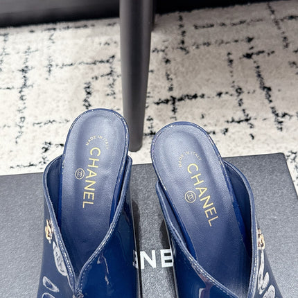 CHANEL 26S SQUARE-TOE HEELED MULES 95 MM IN CREAM MIX NAVY BLUE PATENT LAMBSKIN