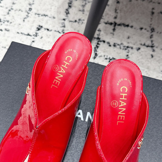 CHANEL 26S SQUARE-TOE HEELED MULES 95 MM IN CREAM MIX RED PATENT LAMBSKIN