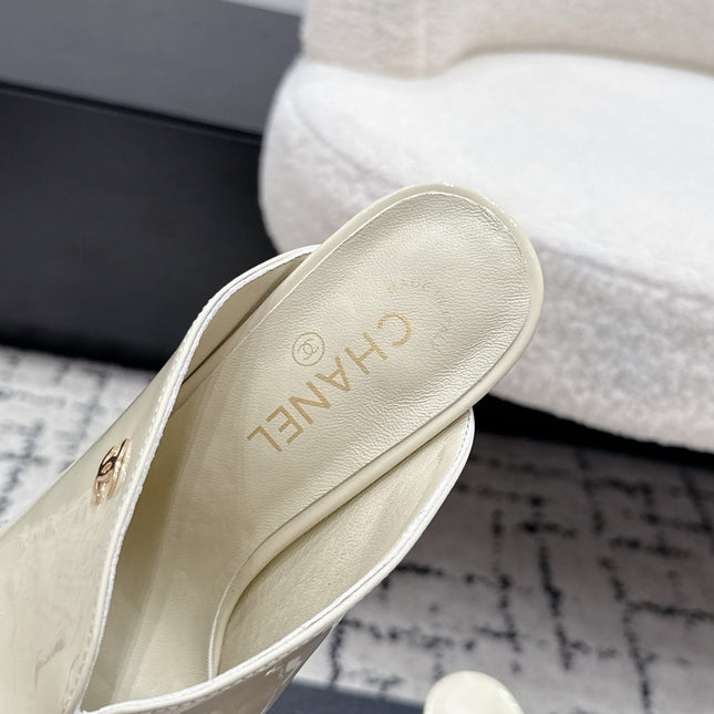 CHANEL 26S SQUARE-TOE HEELED MULES 95 MM IN CREAM WHITE MIX RED PATENT LAMBSKIN