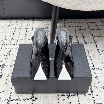 CHANEL 26S SQUARE-TOE HEELED MULES 95 MM IN BLACK MIX WHITE PATENT LAMBSKIN